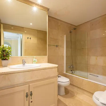 Apartment Puerto Banus, Marina Banus, 2br, 2bth, Pool, Parking, Marbella, 2h *